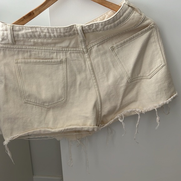 Cream Jean shorts - Picture 3 of 5